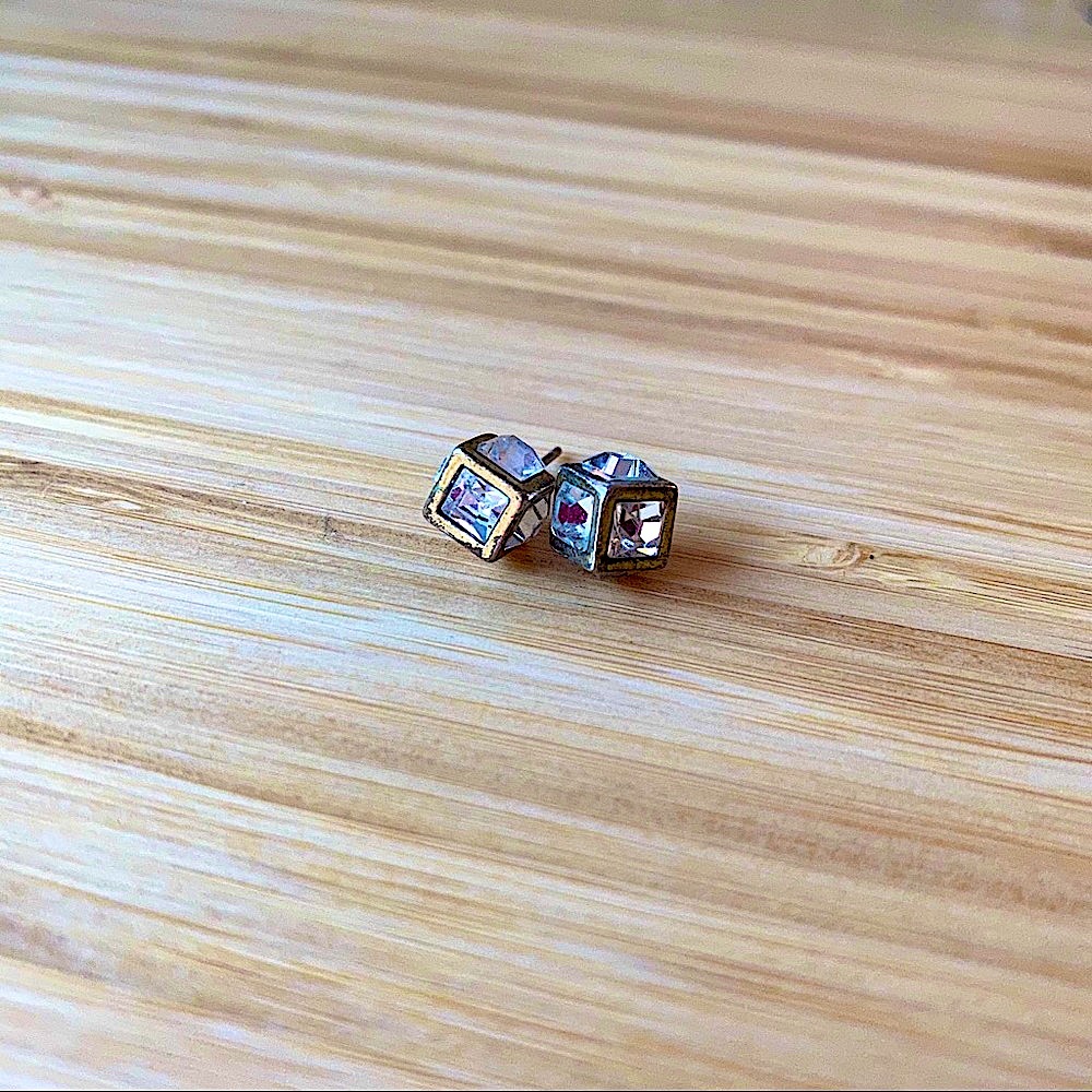 Stella & Dot Cube Posts